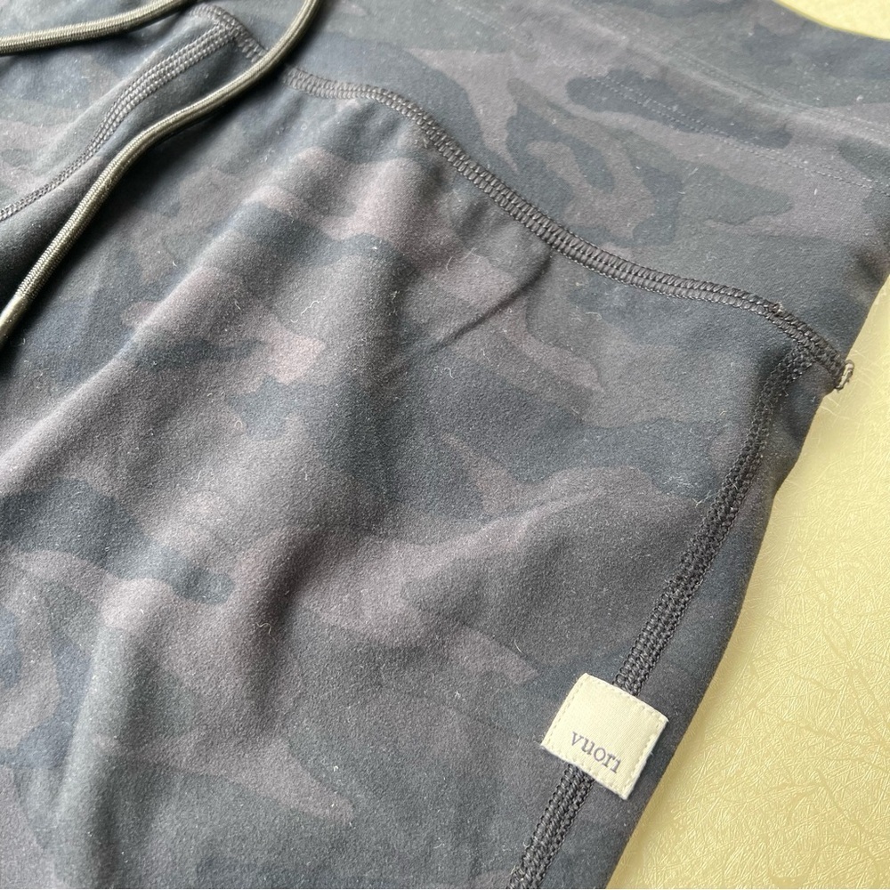 Vuori Women's Joggers Black Tone On Tone Camouflage Women’s Size Small - Picture 6 of 9